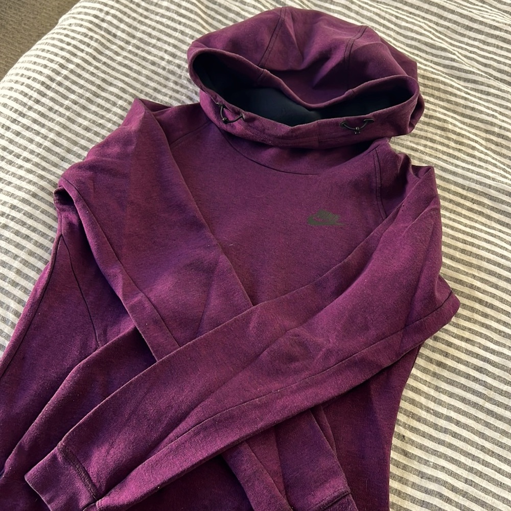 Nike Size M Purple Cowell Neck Sweatshirt